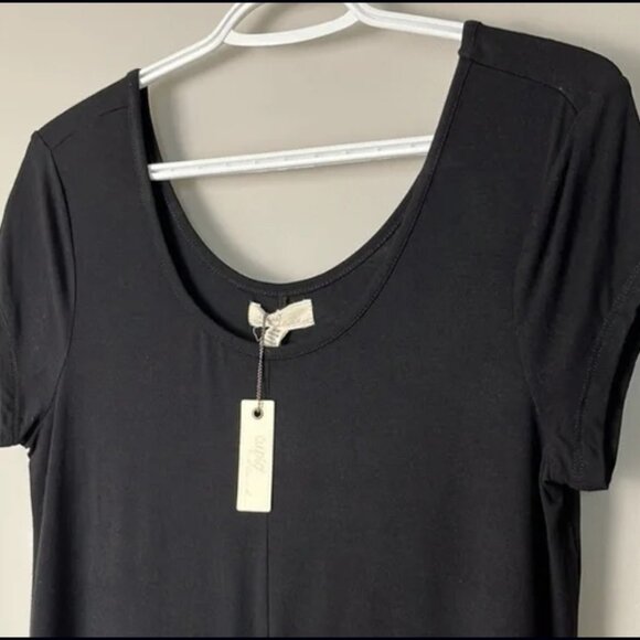 Two flowy tees: Scoop Neck and Top-button with collar (both flowy) - Picture 6 of 8